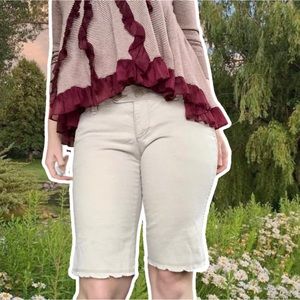 True Vintage y2k American Eagle Low-Rise Khaki Midi Shorts with Ruffled Hem